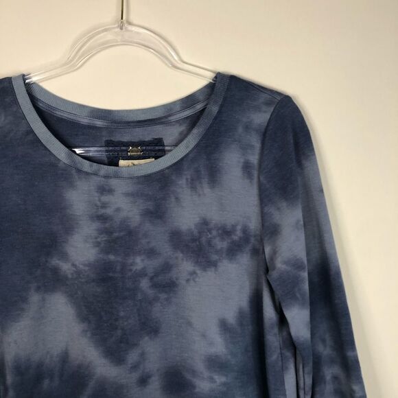 Cupio Blue Tie Dye Blue 3/4 Sleeve Ruffle Side Top - Picture 2 of 6